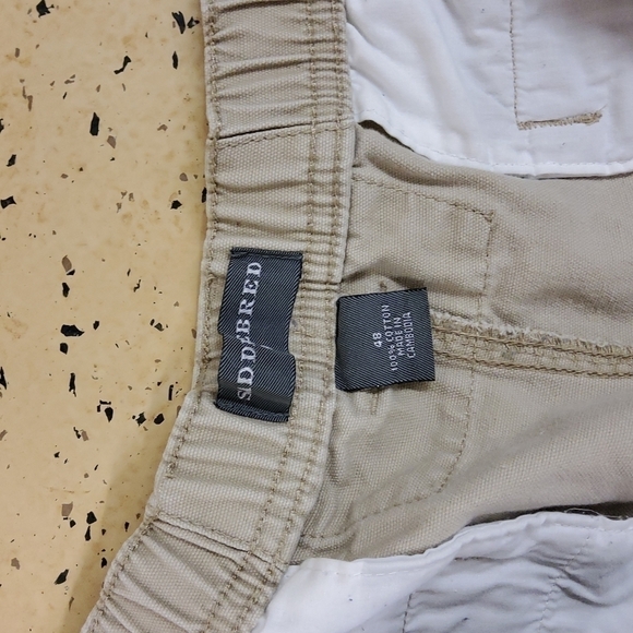 SADDLEBRED cargo type shorts size 48 khaki great condition - Picture 2 of 4